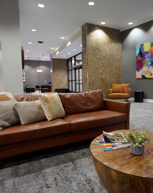 luxurious seating area at Wyncote House Apartments